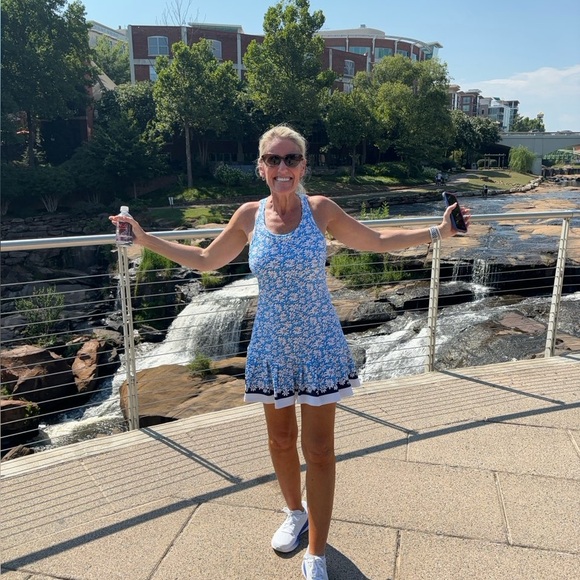 Meet your Posher, Alicia - Picture 2 of 2